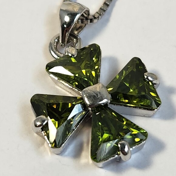 Estate Jewelry - True 90's 18K Cross Clover Peridot Pendant w/ 18" 925 Italy Chain